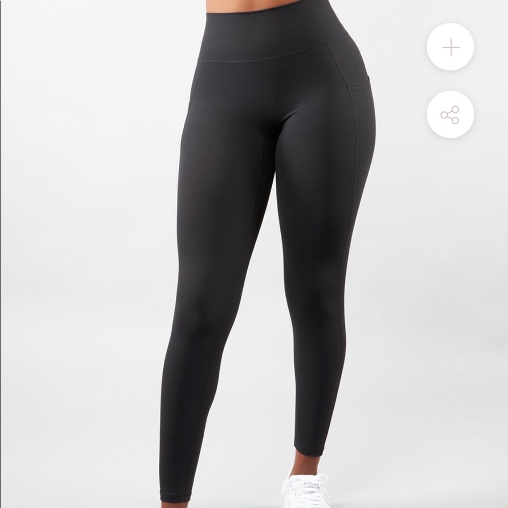 NWT in package Buff Bunny Rosa Pocket Legging
